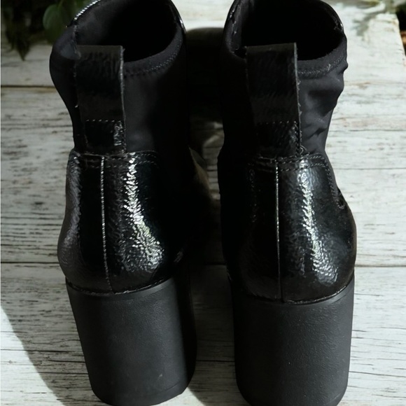 Aldo Platform Ankle Boot. Faux Textured Patent Leather. Like New. Size 7.5 - Picture 4 of 10